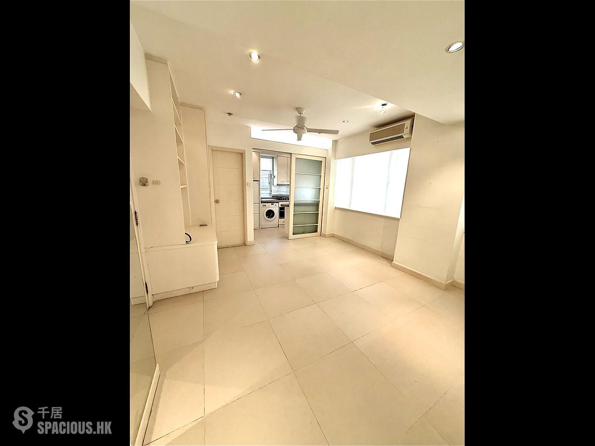 Wan Chai - Tung Shing (Sing) Building 01