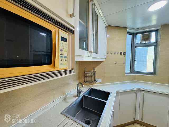 Tung Chung - Caribbean Coast Phase 2 Albany Cove Tower 7 08