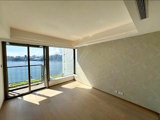 Fortress Hill - Harbour Glory 02