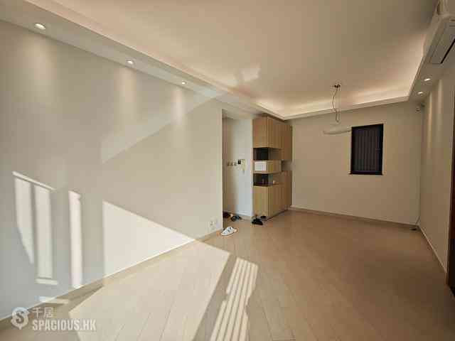 Fortress Hill - Le Sommet Block 2 02