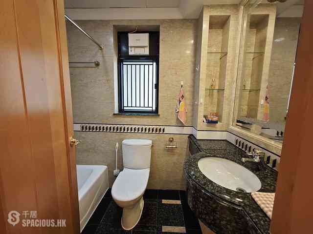Fortress Hill - Le Sommet Block 2 07