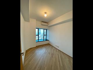 Mid Levels West - 80 Robinson Road 05