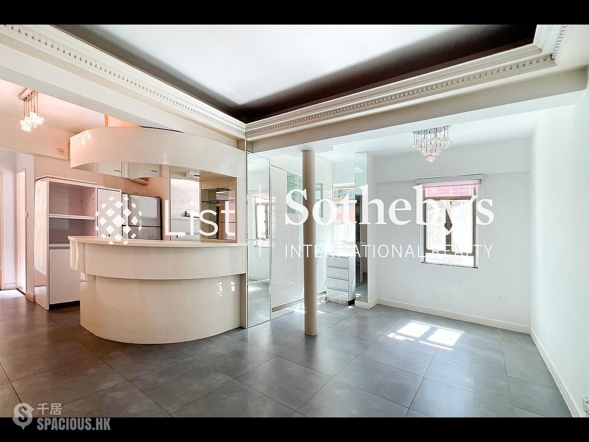 Mid Levels Central - Merry Court 01