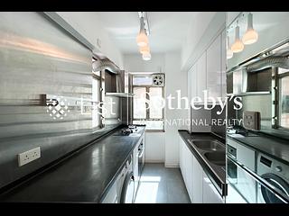 Mid Levels Central - Merry Court 09