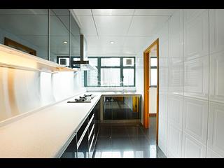 Mid Levels West - 80 Robinson Road 03