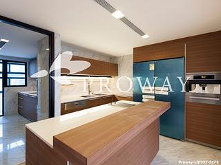 The Peak - Strawberry Hill 10