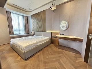 Wan Chai - The Gloucester 12