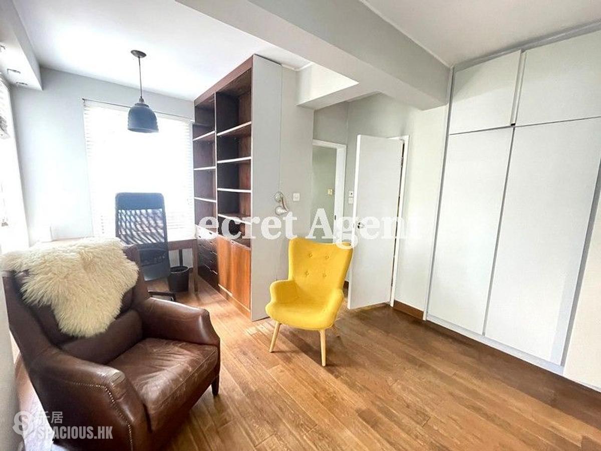 Mid Levels Central - Woodlands Court 01