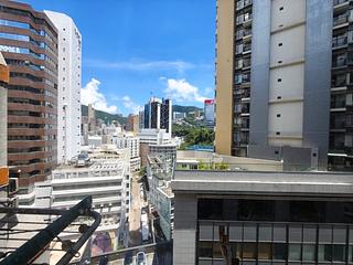 Wan Chai - Man On House 03