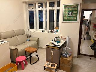 Wan Chai - Man On House 02