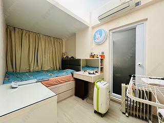 Wan Chai - Man On House 04