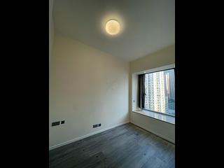 Sai Ying Pun - Island Crest Block 1 02