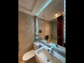 Wan Chai - The Avenue Phase 1 Block 5 03