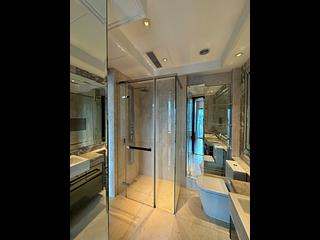 Wan Chai - The Avenue Phase 2 Block 1 03