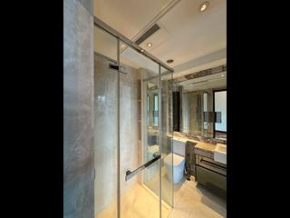 Wan Chai - The Avenue Phase 2 Block 1 04