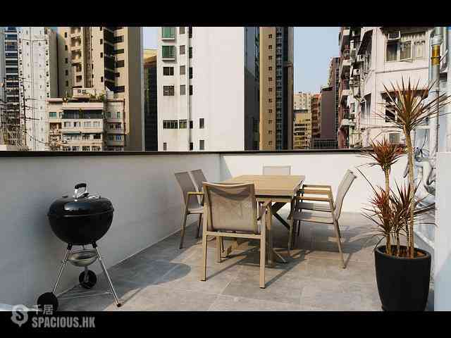 Central - 52, Gage Street 03