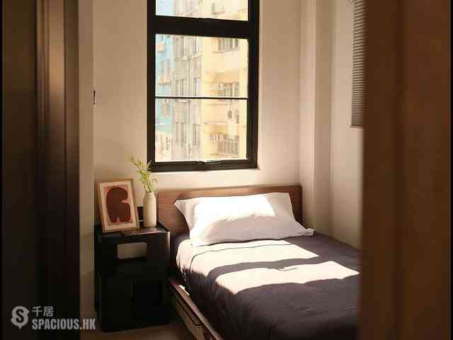 Central - 52, Gage Street 06