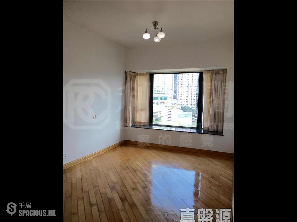 Fortress Hill - Le Sommet Block 2 01