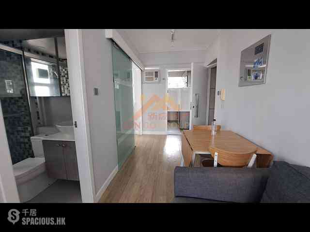 Sai Ying Pun - Fung King Court 01