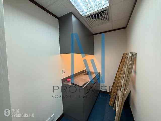 Sheung Wan - Shun Tak Centre - West Tower 07