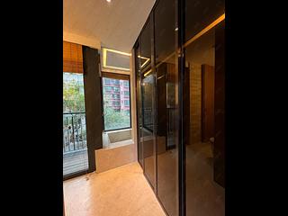 Mid Levels Central - Gramercy 02