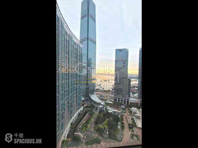 West Kowloon - The Arch 01