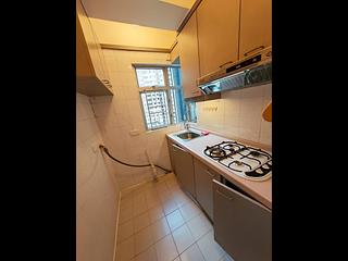 Mid Levels Central - Windsor Court 04