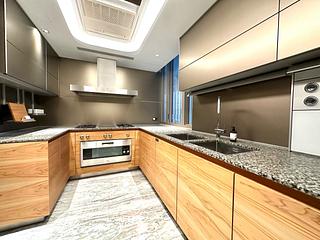 Mid Levels Central - 21 Borrett Road 03