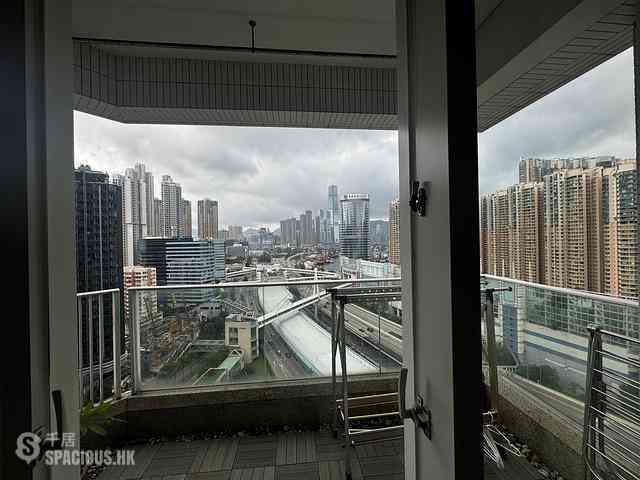 Tai Kok Tsui - Harbour Green Tower 1 07