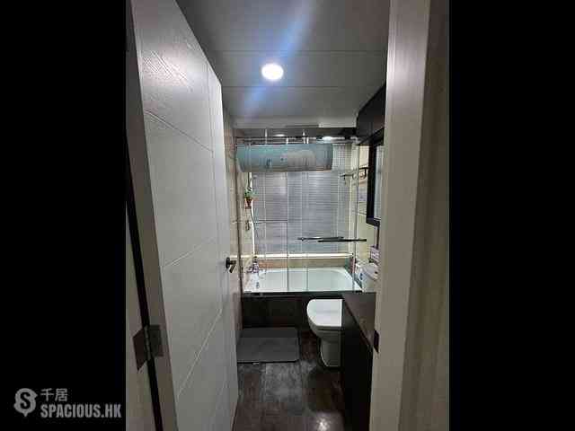 Tai Kok Tsui - Harbour Green Tower 1 08