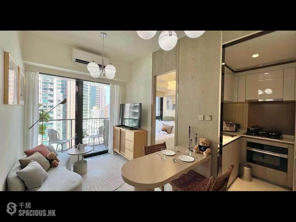 Sai Ying Pun - The Queens 01