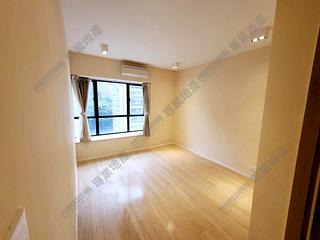 Mid Levels Central - Elegant Terrace 02