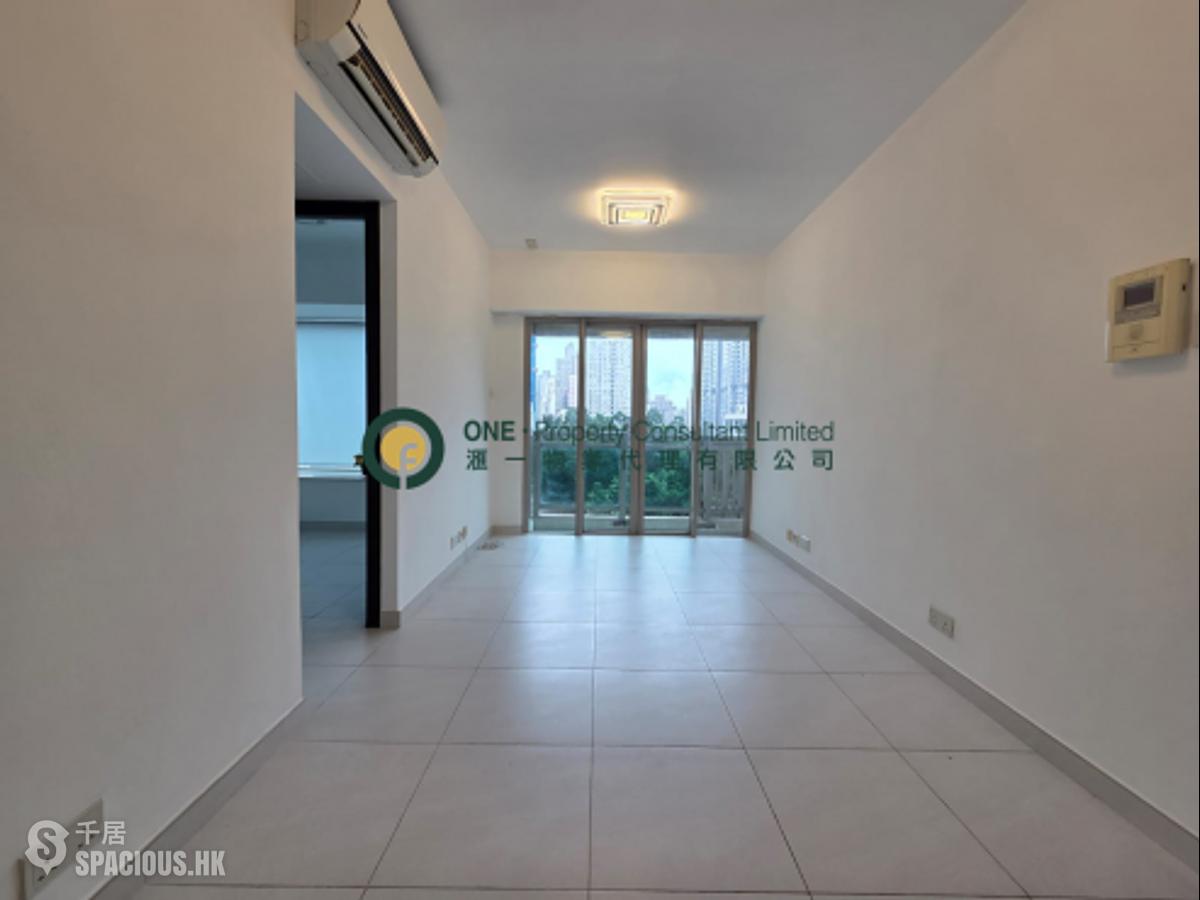 Sai Ying Pun - Centre Place 01