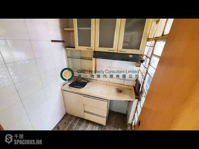 Sai Ying Pun - Yue Tak House 03