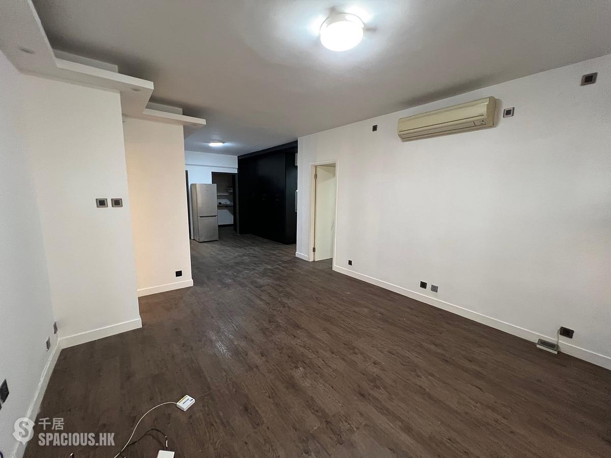 Mid Levels Central - Elegant Terrace 01