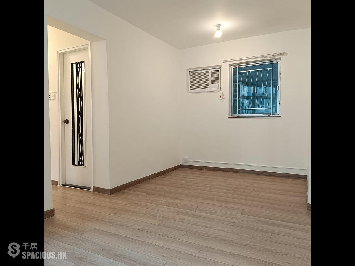 Ap Lei Chau - South Horizons Phase 2 Yee Wan Court (Block 15) 01