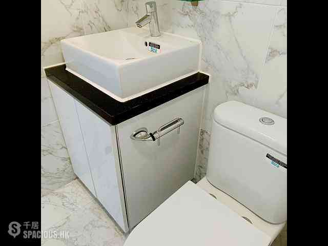Ap Lei Chau - South Horizons Phase 2 Yee Wan Court (Block 15) 09