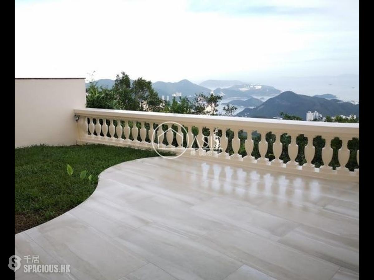 The Peak - Strawberry Hill 01