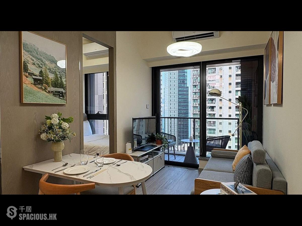 Sai Ying Pun - The Queens 01