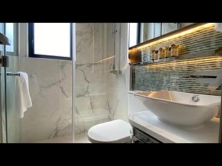 Sai Ying Pun - The Queens 02
