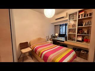Mid Levels Central - Elegant Terrace 03