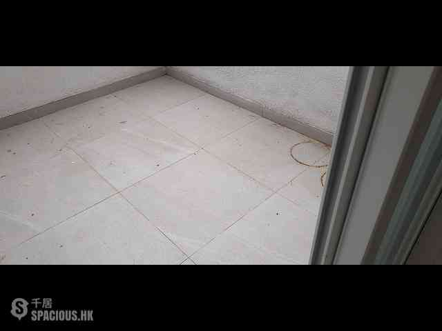 Wan Chai - Vincent Mansion 08
