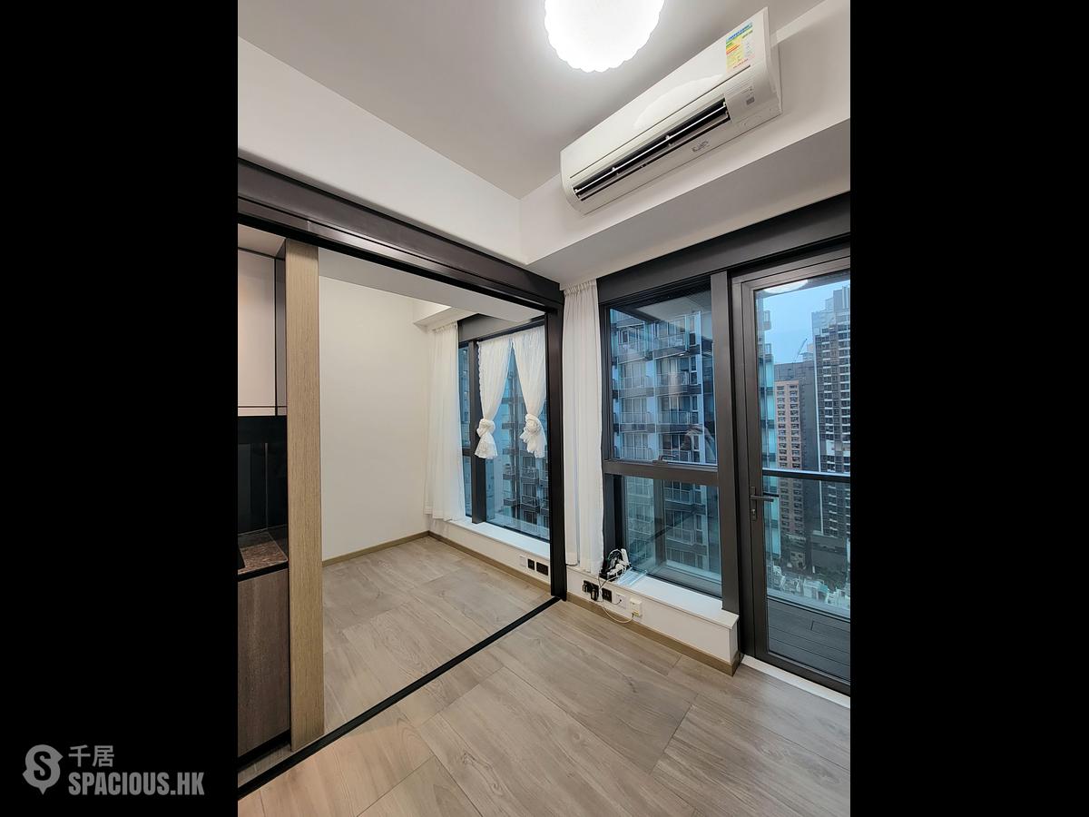 Sai Ying Pun - Two・Artlane 01