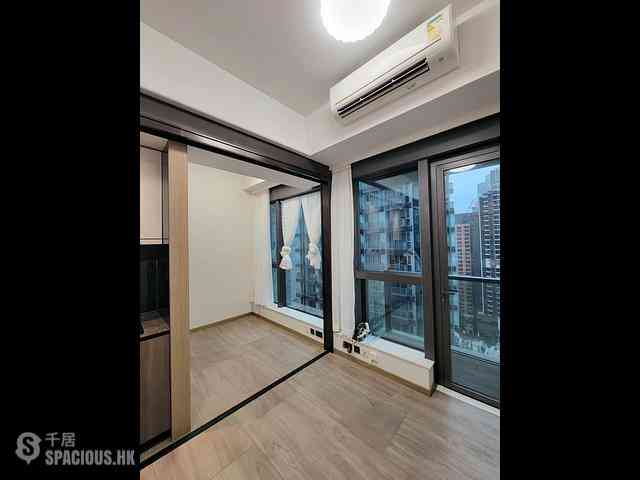 Sai Ying Pun - Two・Artlane 01