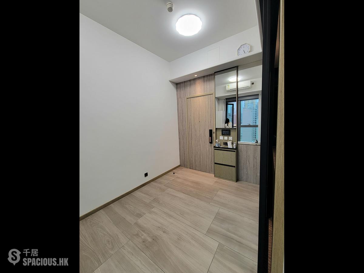 Sai Ying Pun - Two・Artlane 01