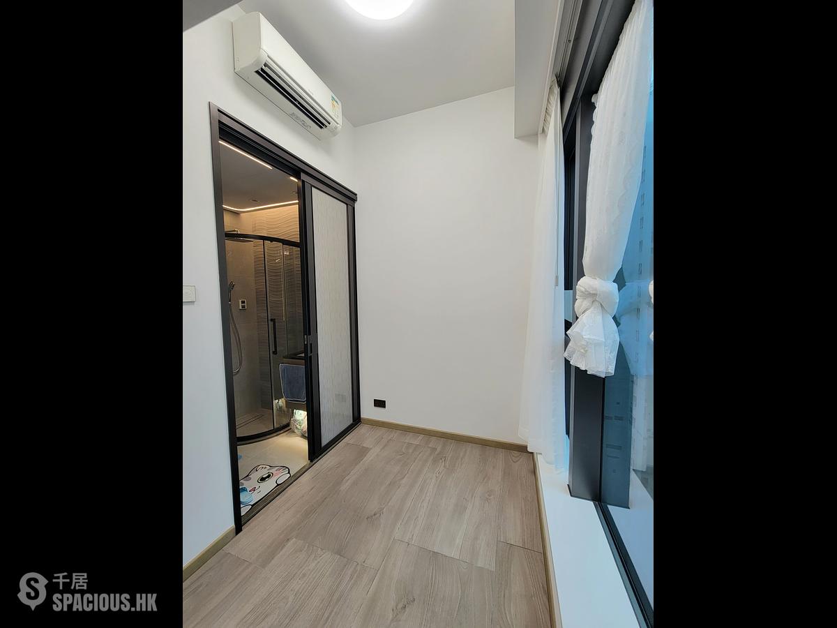 Sai Ying Pun - Two・Artlane 01