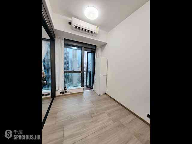 Sai Ying Pun - Two・Artlane 01
