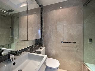Wan Chai - The Avenue Phase 2 Block 3 09