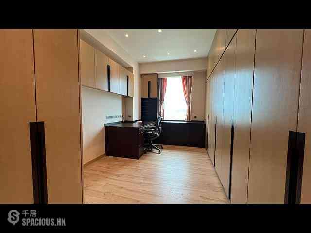 Chung Hom Kok - Hillgrove Block A 08