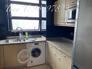 Mid Levels Central - Fairlane Tower 06